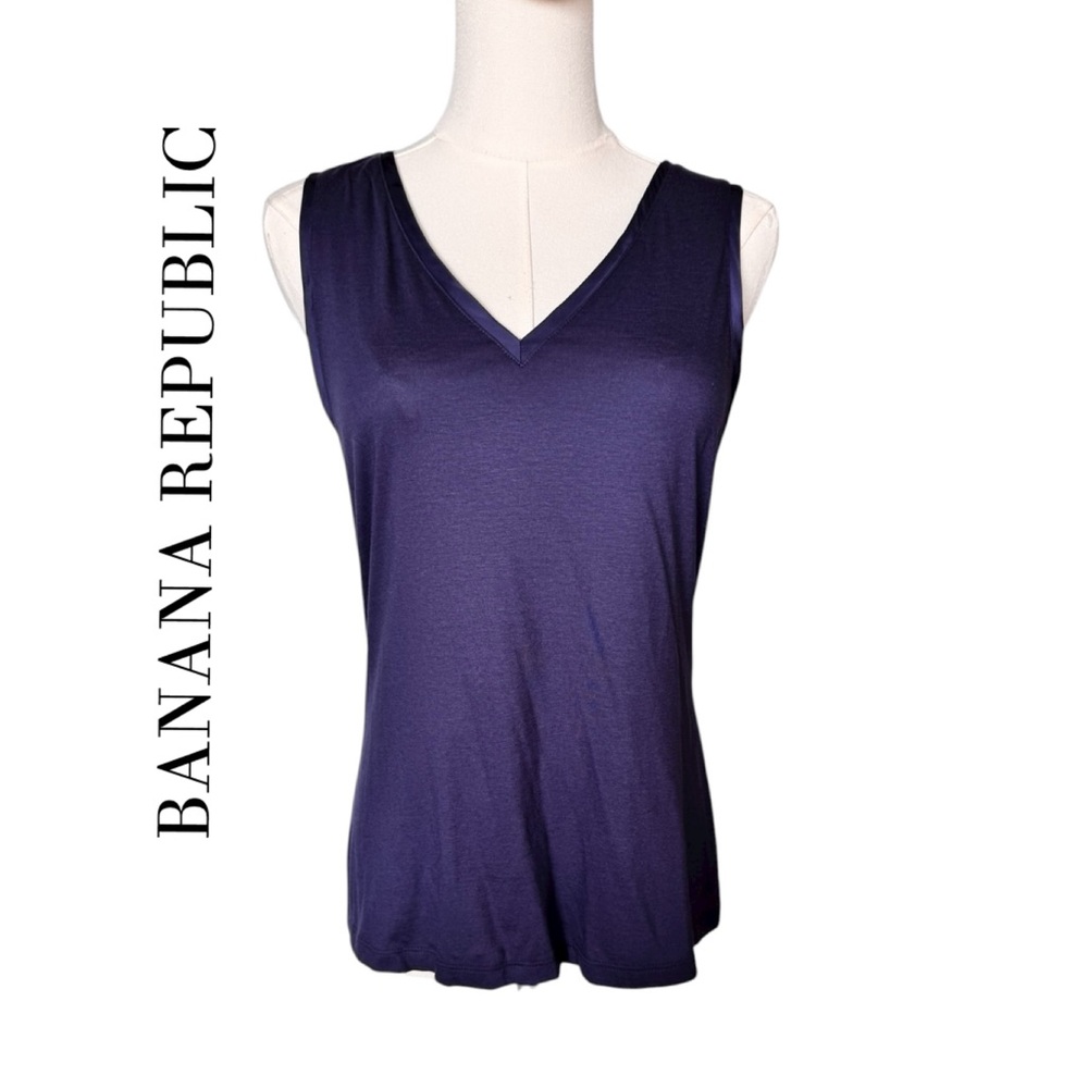 Banana Republic Women's Deep Navy V Neck Sleeveless Top Size Medium Petite - Picture 1 of 10